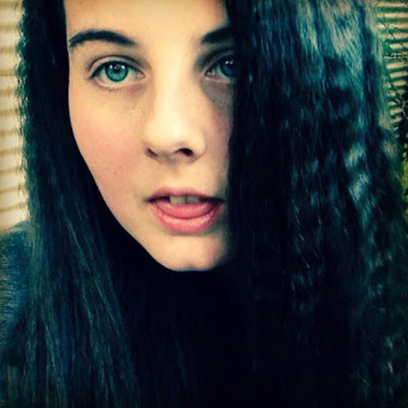 Meet your Posher, Tay - Picture 1 of 1